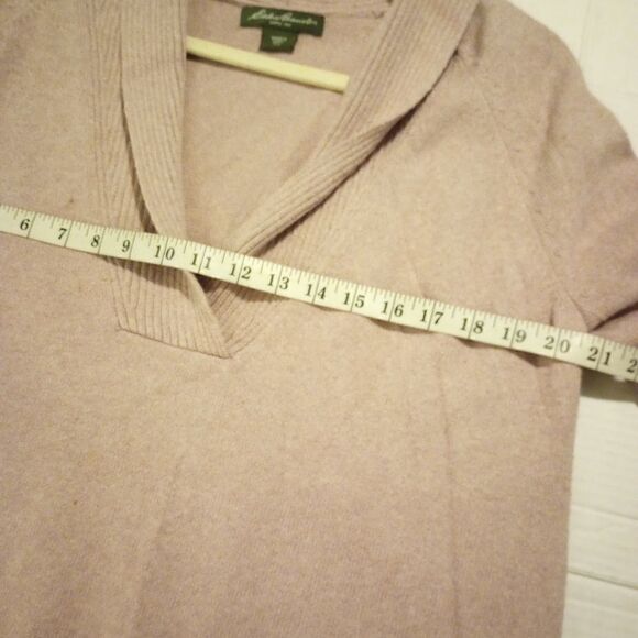 Eddie Bauer acrylic and wool V Neck sweater with ribbed trim - Picture 5 of 11